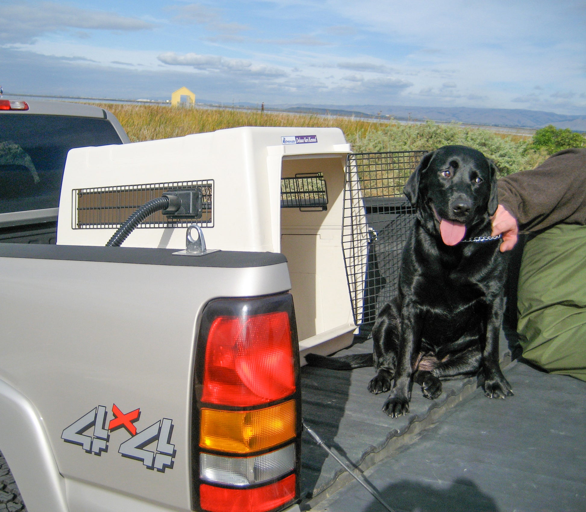 CoolK9 Climate Control System for Police vehicles. Air directed to he bed of your truck